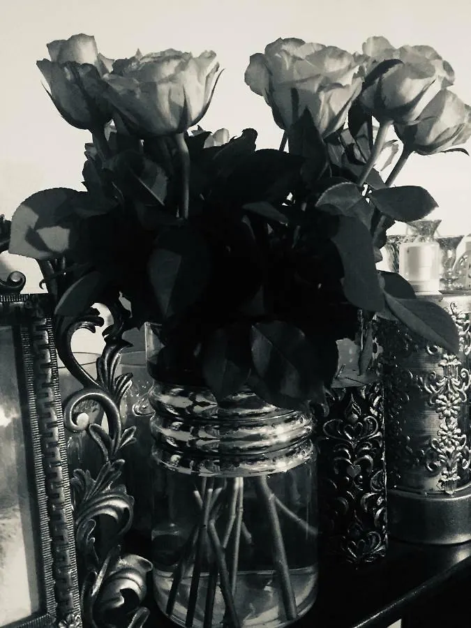 Stella Yardena Apartment Paris