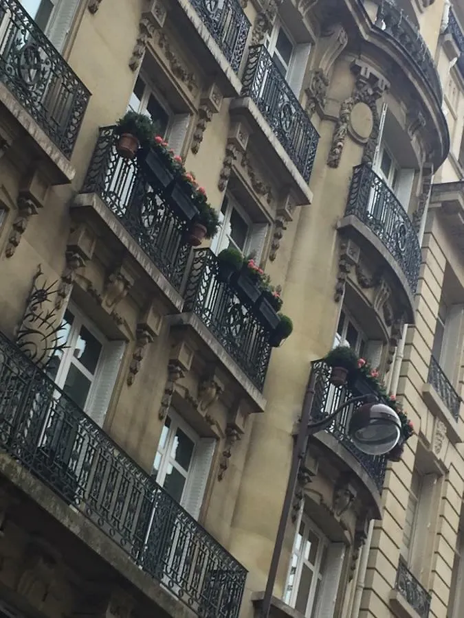 Stella Yardena Apartment Paris
