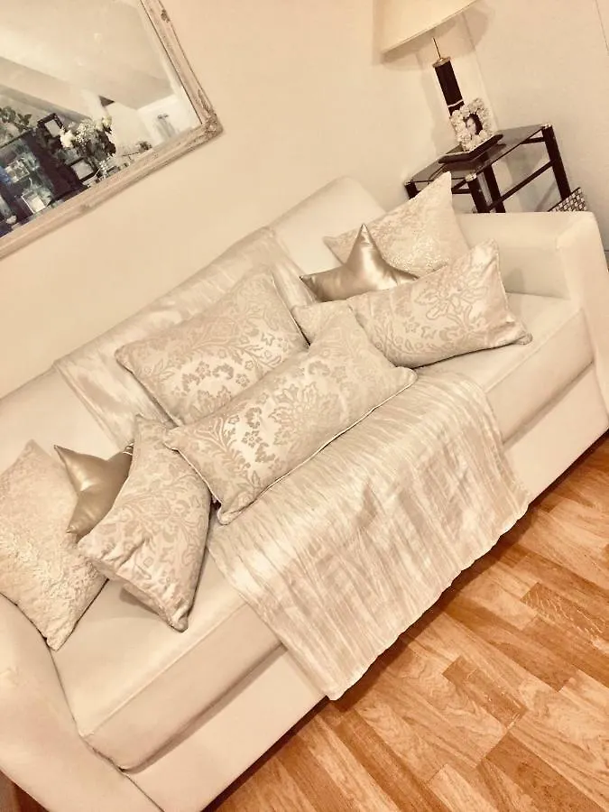 Stella Yardena Apartment Paris France