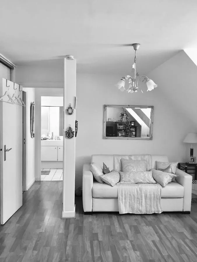 Stella Yardena Apartment Paris