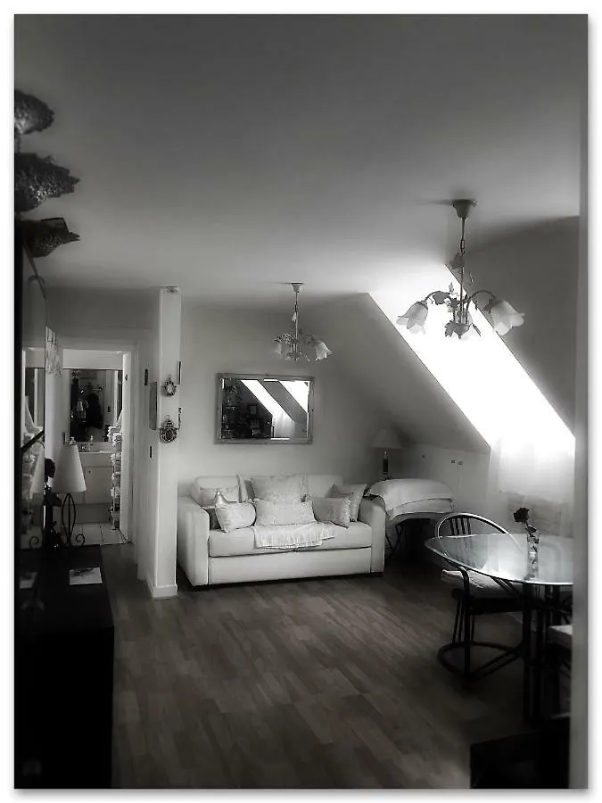 Stella Yardena Apartment Paris