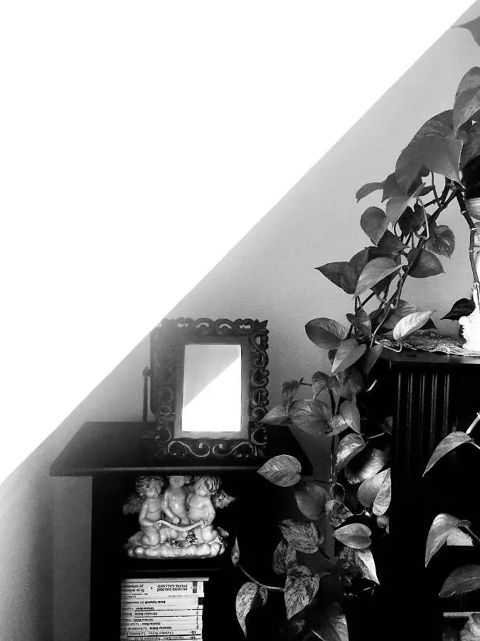 Stella Yardena Apartment Paris France