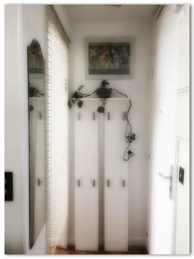 Stella Yardena Apartment Paris
